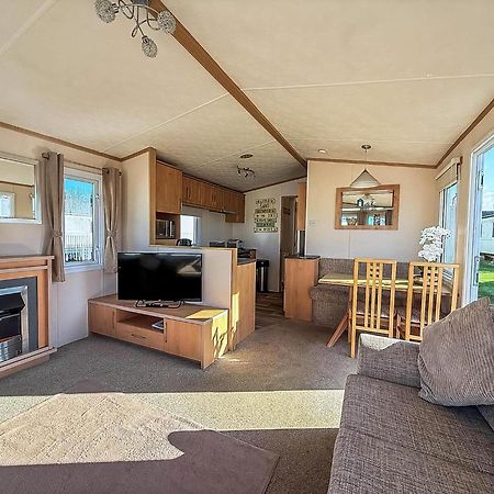 Lovely 6 Berth Caravan For Hire At Manor Park In Hunstanton Norfolk Ref 23044S Exteriör bild