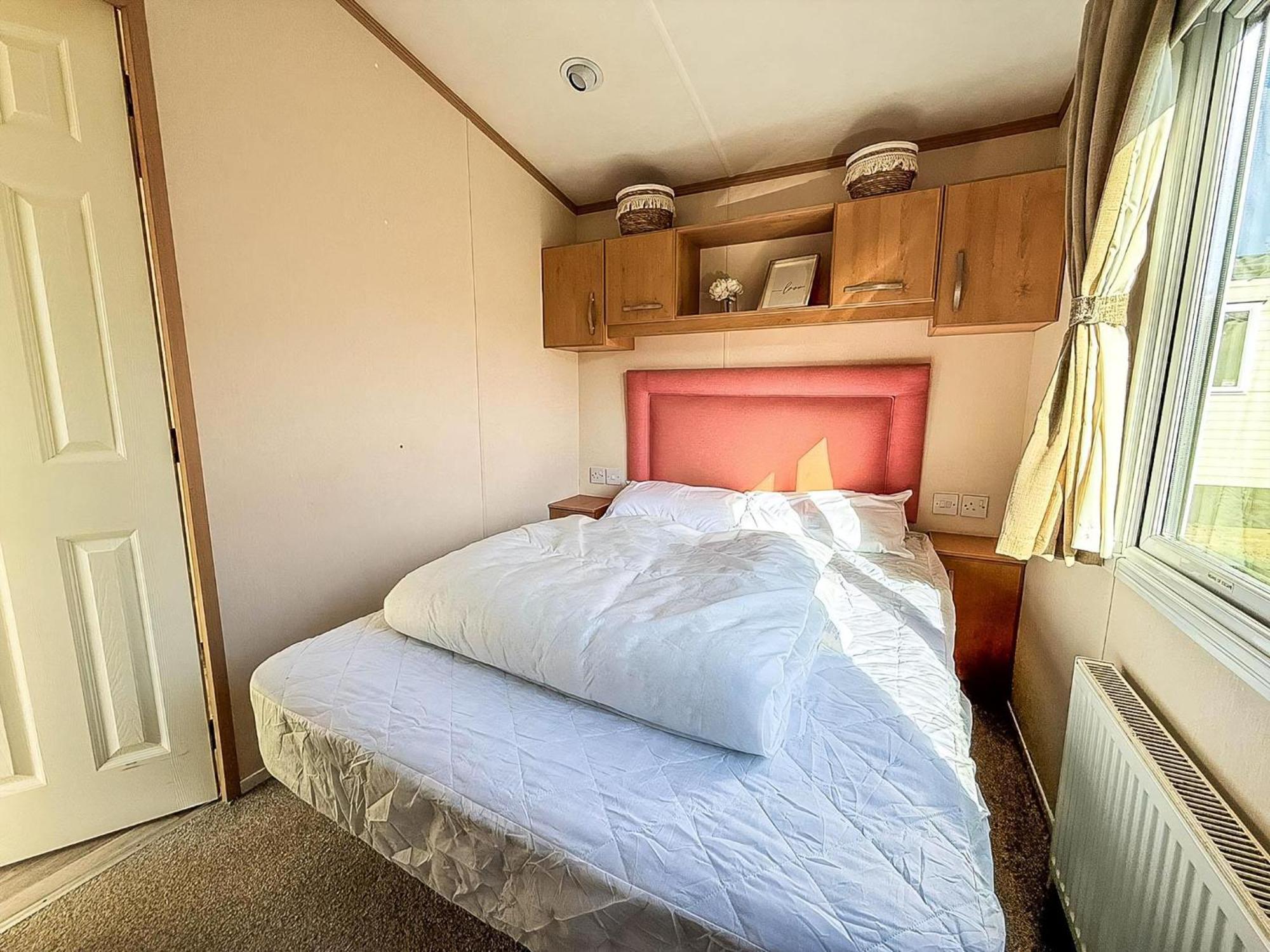 Lovely 6 Berth Caravan For Hire At Manor Park In Hunstanton Norfolk Ref 23044S Exteriör bild