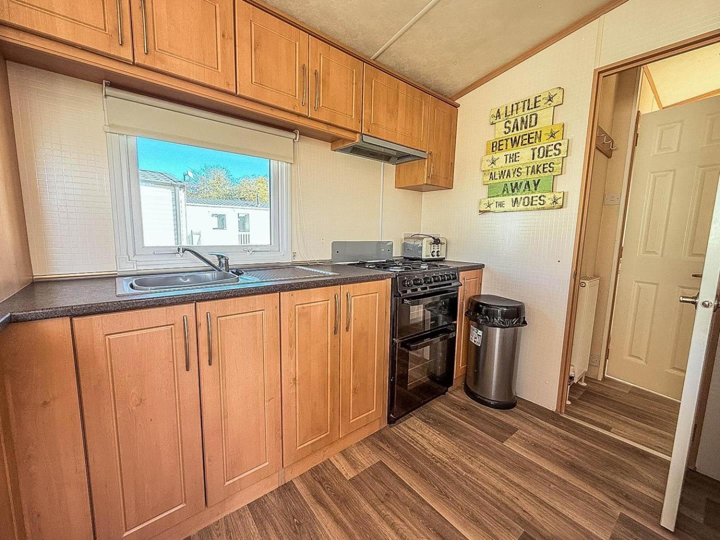 Lovely 6 Berth Caravan For Hire At Manor Park In Hunstanton Norfolk Ref 23044S Exteriör bild